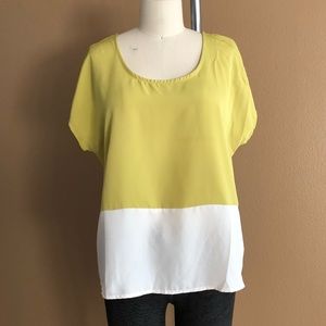 💙 Lime Green and Cream Top